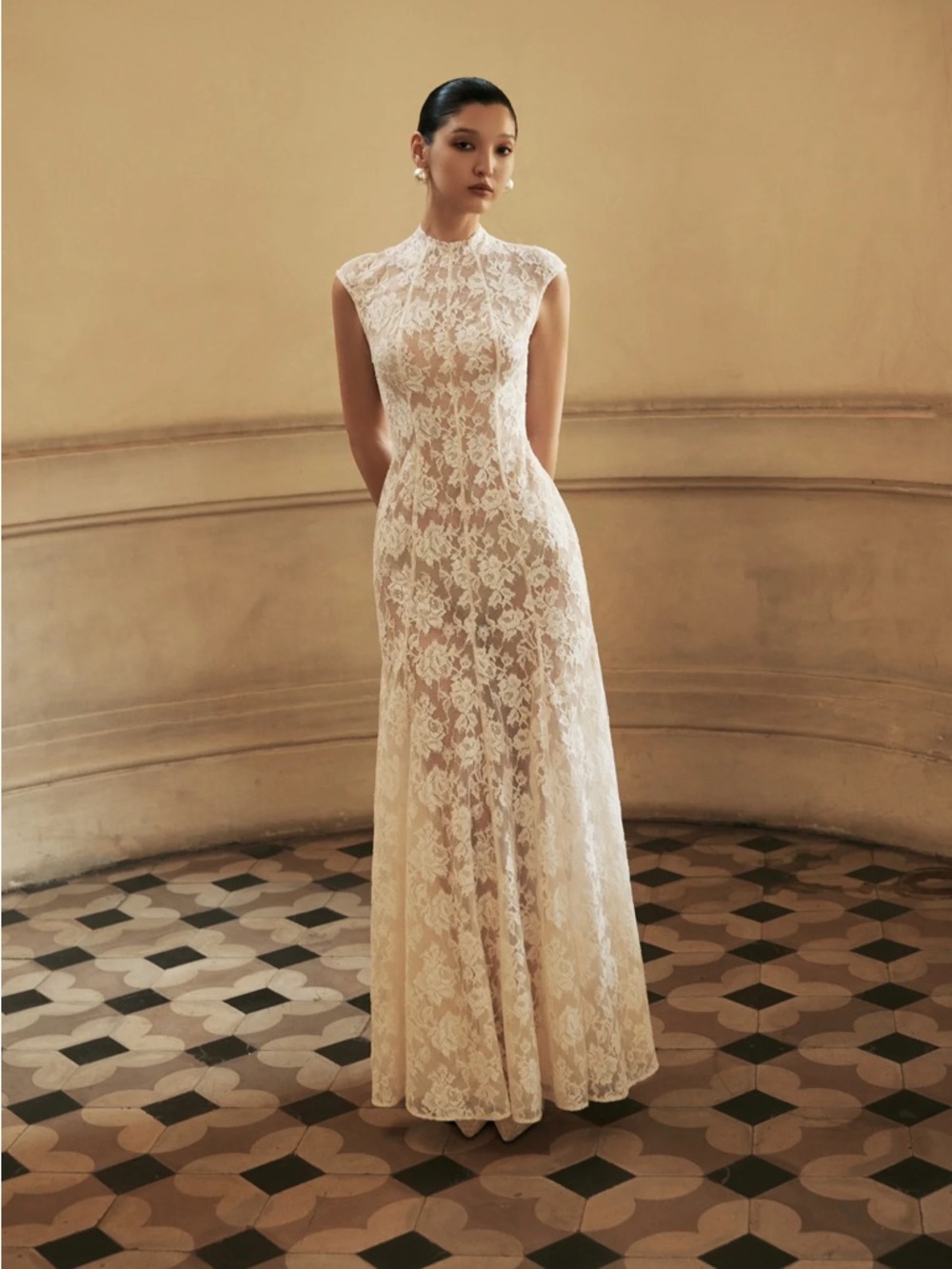 Huong Boutique Sloane Dress - Sleeveless Elegant Silhouette - Picture 4 of 7